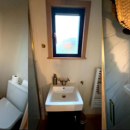 Luxury Shepherds Hut With Hot Tub Valley Views *
